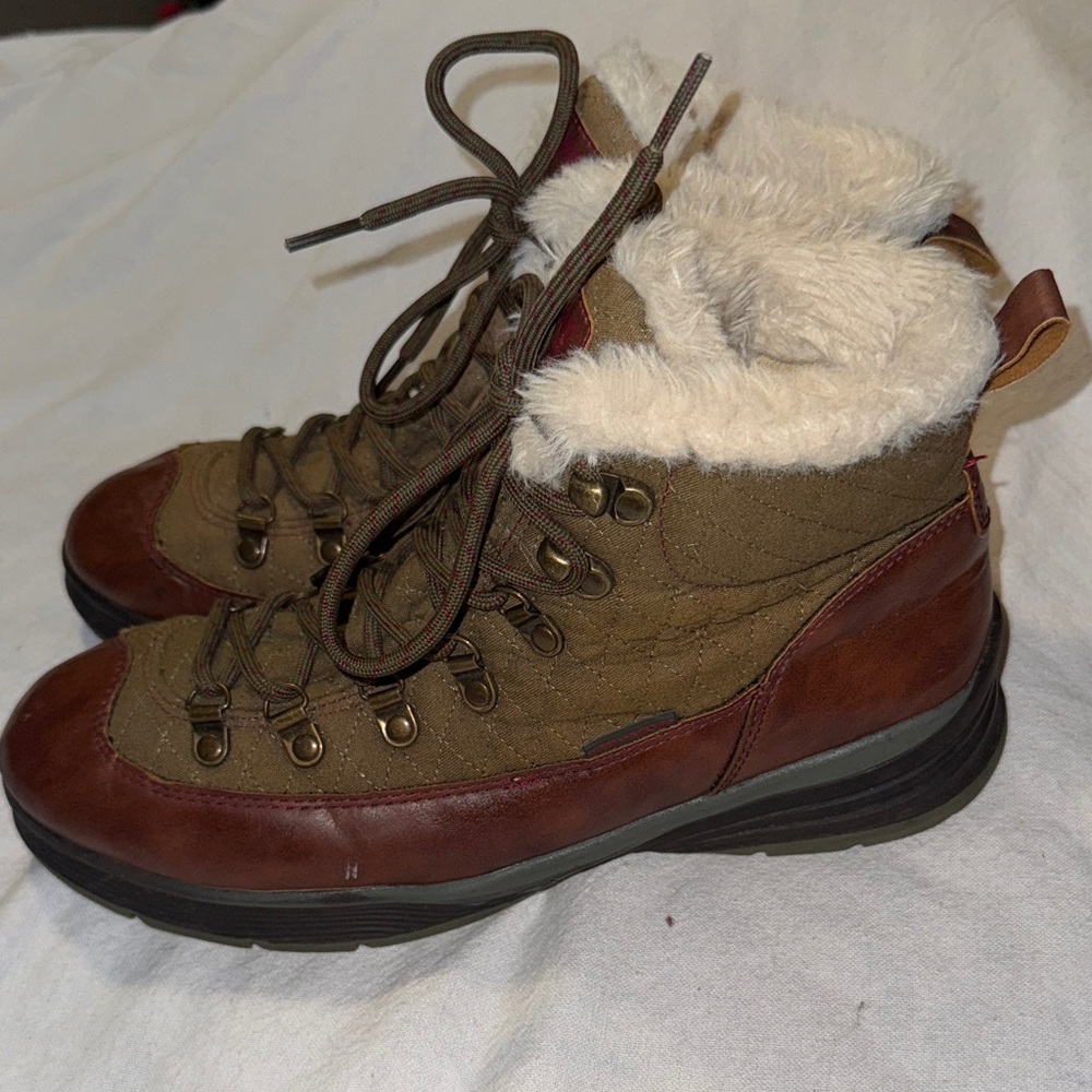 Women's JSPORT by Jambu: Water-Resistant Winter Boots with Faux Fur Lining